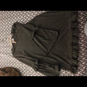 a medium Carole Christian shirt!🌸